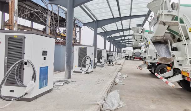 山西臨汾某物流園區充電站360kW重卡專用充電樁項